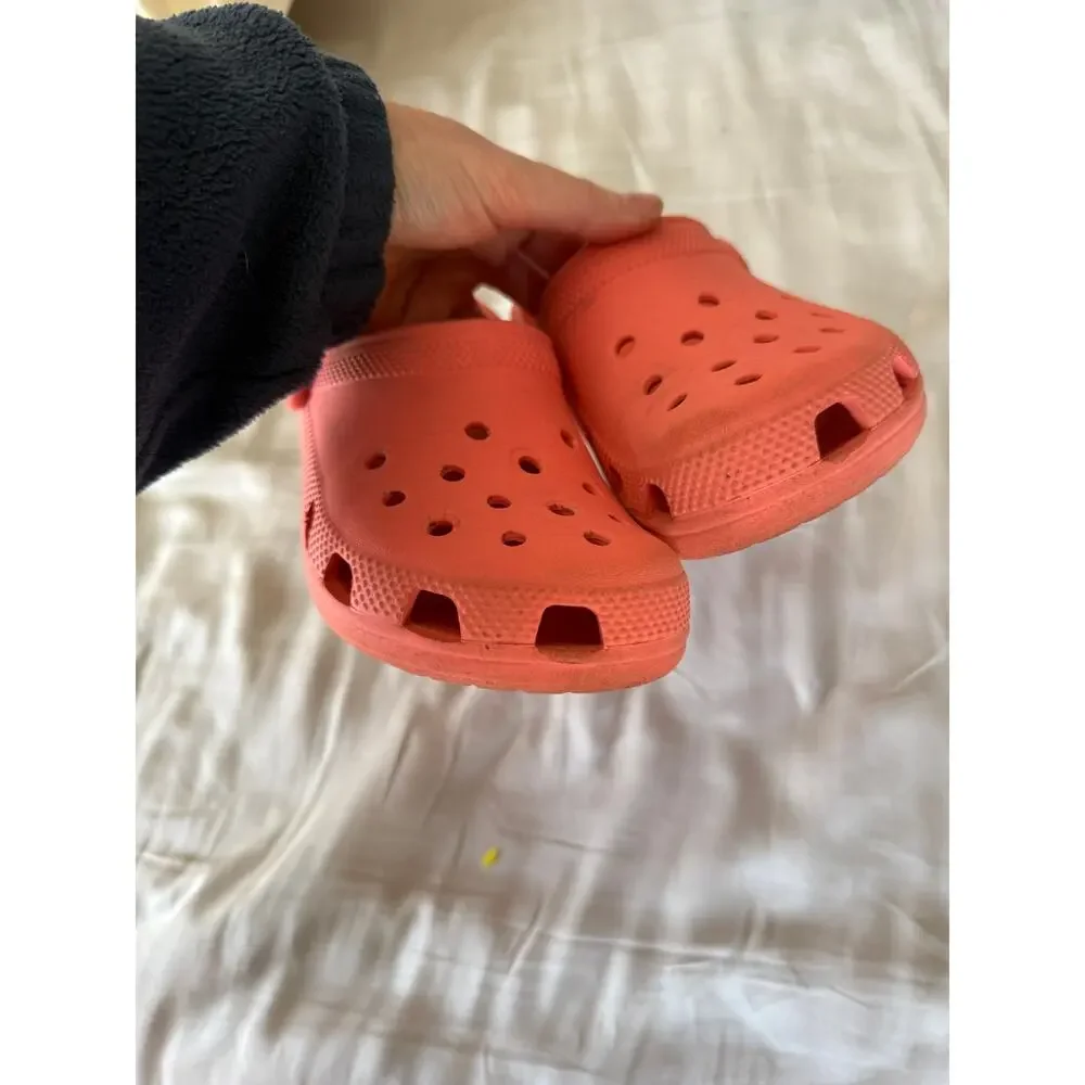 Crocs coral size J1